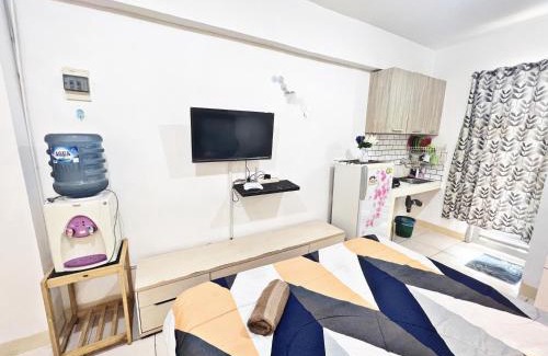 Pluit Apartment | Cozy Studio Retreat Near Baywalk Mall Pluit with Pool