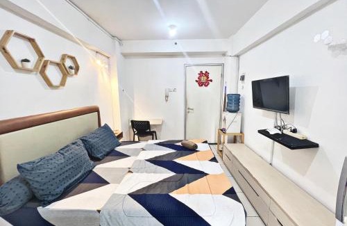 Pluit Apartment | Cozy Studio Retreat Near Baywalk Mall Pluit with Pool
