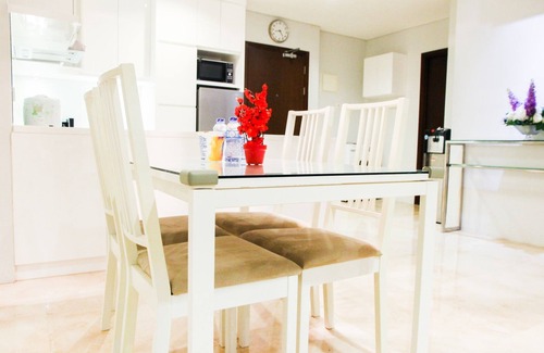 Pancoran Apartment | Modern 2BR L'avenue Apartment with Pool near Tebet