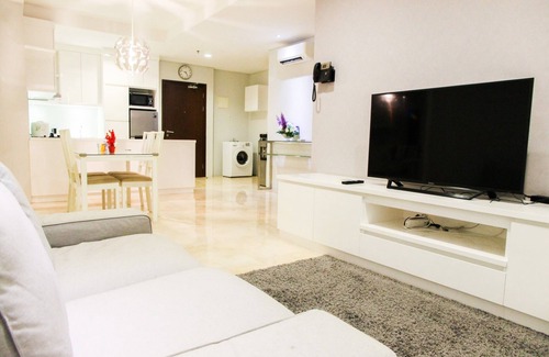Pancoran Apartment | Modern 2BR L'avenue Apartment with Pool near Tebet