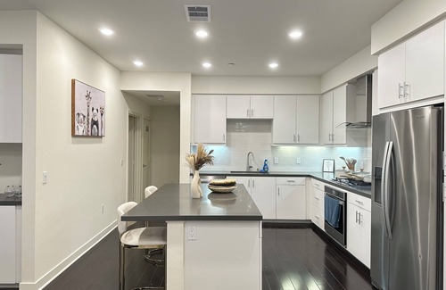 Airport Area Apartment | Minimalist Retreat in Irvine