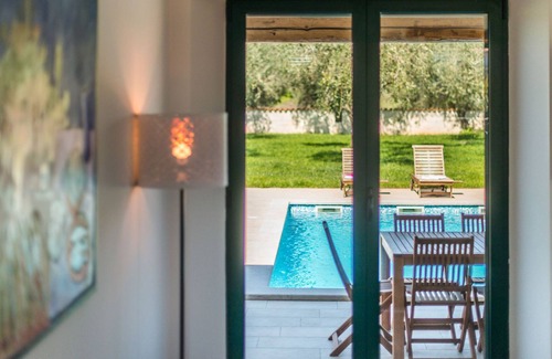 Pomer Cabin | Minimalistically decorated villa Pomer with private pool and fenced yard