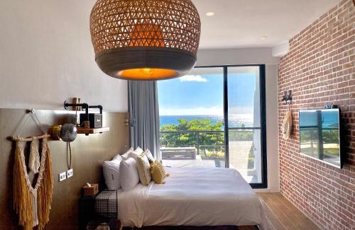 Sail Rock Beach Bed & Breakfast | Oceanfront Bliss at Minimi Inn - Sailrock Beach House