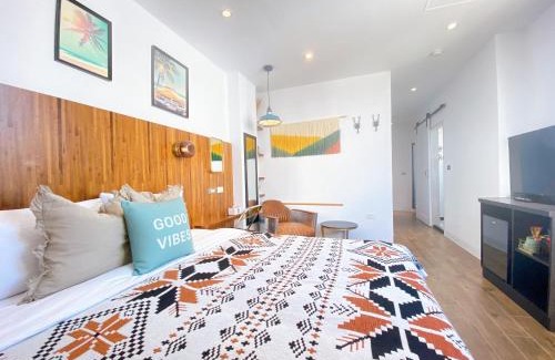 Sail Rock Beach Bed & Breakfast | Oceanfront Bliss at Minimi Inn - Sailrock Beach House