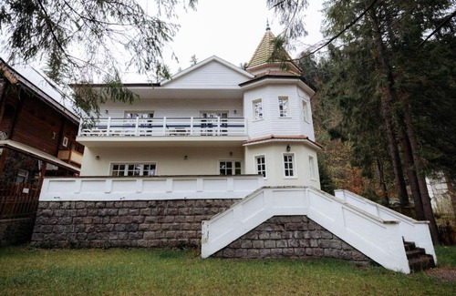 Baile Tusnad Apartment | Pet-Friendly Retreat at Miniszteri Villa - Rated 8.6/10