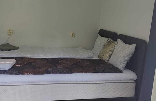 Gustavsvik House | Cozy Minivilla in Gustavsvik, Nacka with Family Amenities