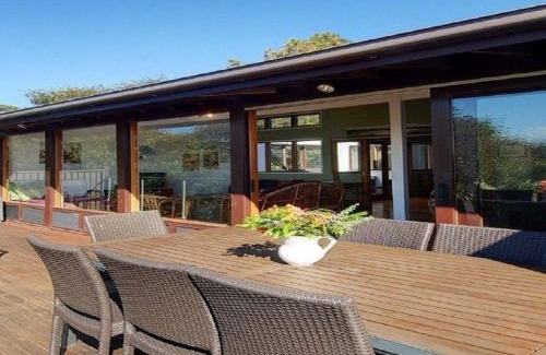 Minnamurra House | Riverfront Retreat: Minnamurra Villa with Ocean Views