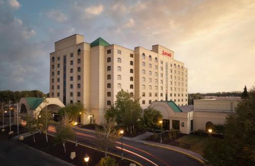 Brooklyn Park Hotel | Inviting Minneapolis Marriott Northwest with Pool & Ocean Views