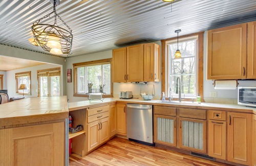 Ossipee Cottage | Cozy Minnesota Cabin with Deck & Private Beach Access