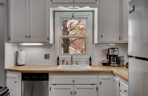 Macalester - Groveland House | Discover MINNeSTAY Grand Residence on Grand Ave - 9.8 Rated!