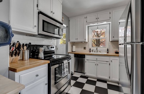 Macalester - Groveland House | Discover MINNeSTAY Grand Residence on Grand Ave - 9.8 Rated!