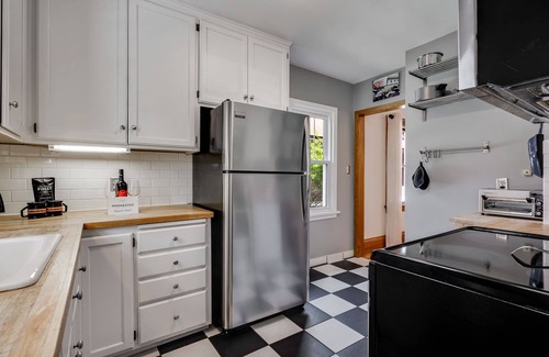 Macalester - Groveland House | Discover MINNeSTAY Grand Residence on Grand Ave - 9.8 Rated!