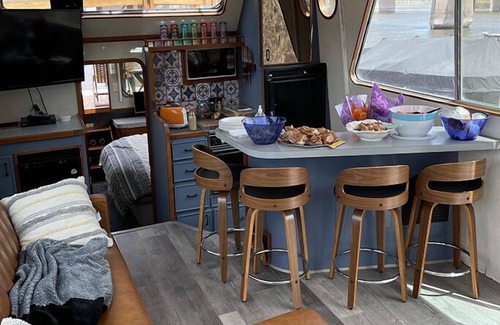Hager City Boat Rental | Discover MINNeSTAY AquaHome Dockside: Guest Rated 10/10