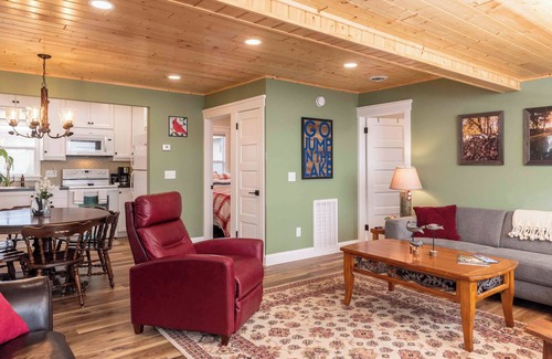 Waverly Cabin | Experience MINNeSTAY Water's Edge Retreat at Lake Cabin