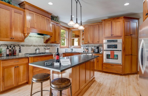 Shakopee House | Family-Friendly Woodhaven Retreat: Casino & Golf Nearby