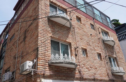 Mapo Apartment | MINNY HOUSE 302. New Open. Best location in Hongdae. Close to hongdae sta.