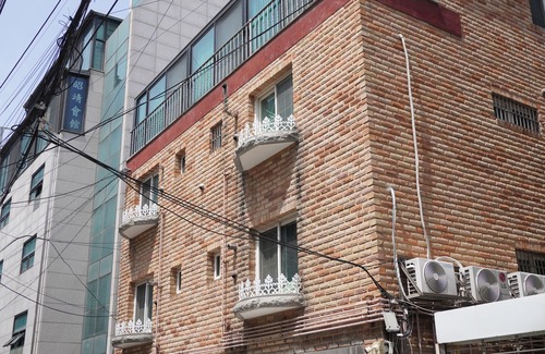 Mapo Apartment | MINNY HOUSE 302. New Open. Best location in Hongdae. Close to hongdae sta.