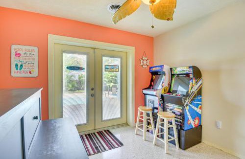 Bradenton House | Mins from Anna Maria Island Bright Home with Pool!