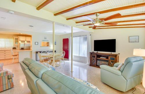 Bradenton House | Mins from Anna Maria Island Bright Home with Pool!