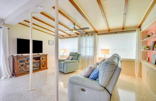 Bradenton House | Mins from Anna Maria Island Bright Home with Pool!