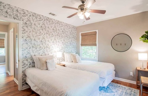 Mobile House | Experience Modern Comfort Minutes from Downtown - Shady Magnolia