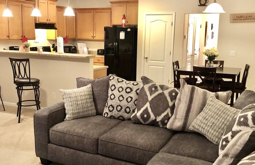 Port Wentworth House | Prime Location: 5-Star Clean Hotel Near Airport & Shopping