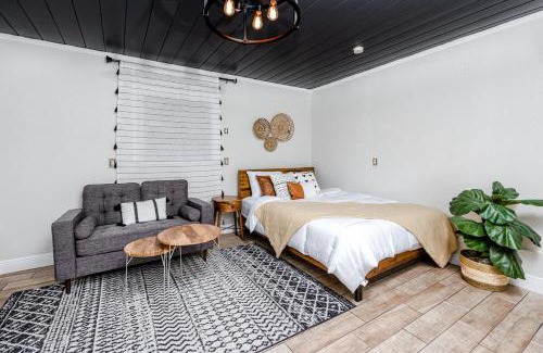 Tarpon Springs House | Family-Friendly Retreat at 39 W Oakwood St, Tarpon Springs