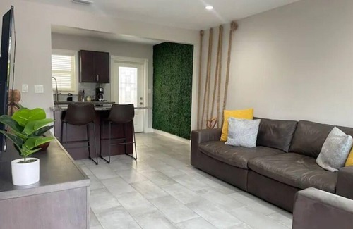Downtown Fort Lauderdale House | Convenient Getaway Near Downtown with Free Parking