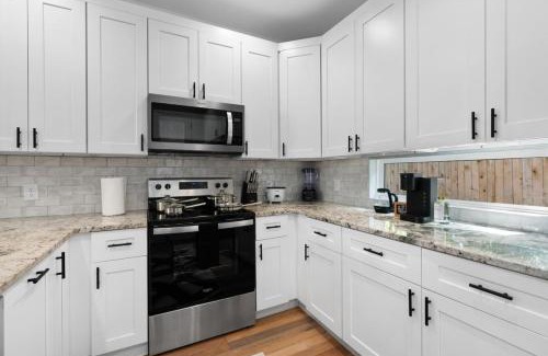 University Hills and Windsor Park House | Mins to Downtown- Formula 1 - ACL