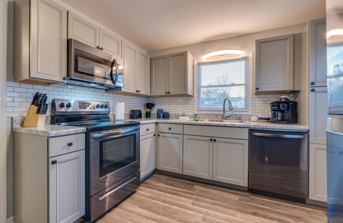 Johnson City House | Convenient Stay Near ETSU & Downtown with Pet-Friendly Options