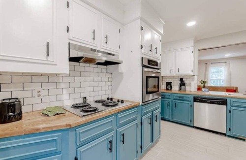 Irmo House | Conveniently Located Near Lake Murray - The Settle-Inn