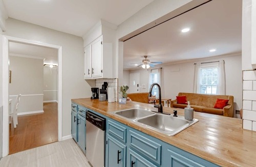 Irmo House | Conveniently Located Near Lake Murray - The Settle-Inn