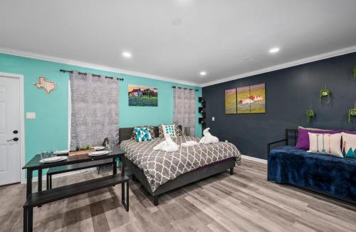Houston Heights Apartment | Mins to Midtown Heights Studio Apt with Free Parking