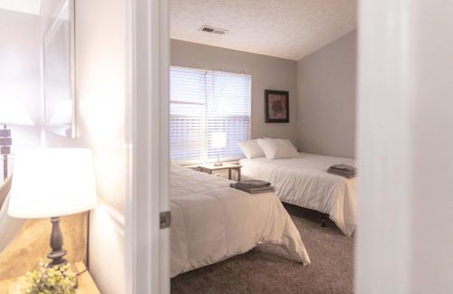Wayne House | Mins to Park River Downtown Chapel Hill Charmer