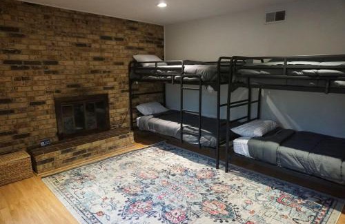 River Mountain House | Convenient Hotel Near River Mountain Park and Dining