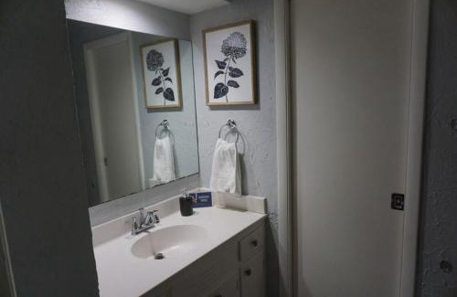 River Mountain House | Convenient Hotel Near River Mountain Park and Dining