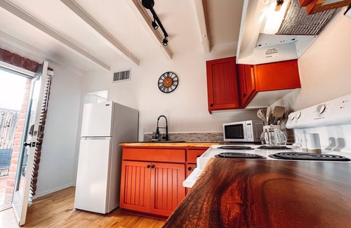 West University Apartment | Convenient Hotel Near UA with Spa and Breakfast Options