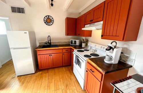 West University Apartment | Convenient Hotel Near UA with Spa and Breakfast Options