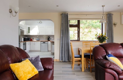 Tully Apartment | Prime Location Steps from the Beach with Breakfast Included