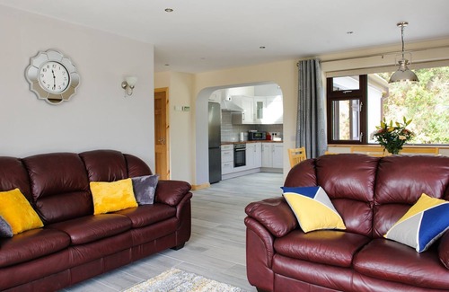 Tully Apartment | Prime Location Steps from the Beach with Breakfast Included