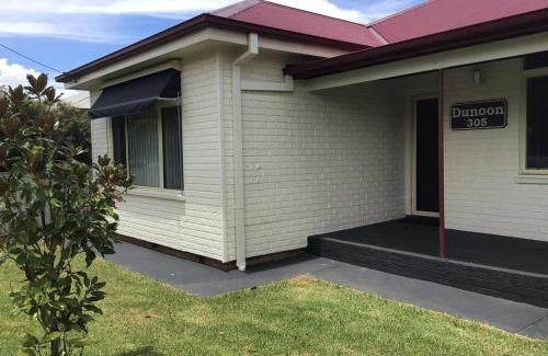 West Albury Apartment | Top-Rated Mint Accommodation with Kitchen & Pet-Friendly Perks