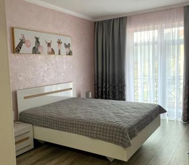 Polyana Apartment | Mint Apartment: Guest Rated 10/10 with Oceanfront Views