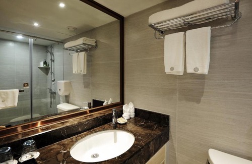 Luohu Apartment | Explore Mint Appart International Hotel with Breakfast Included