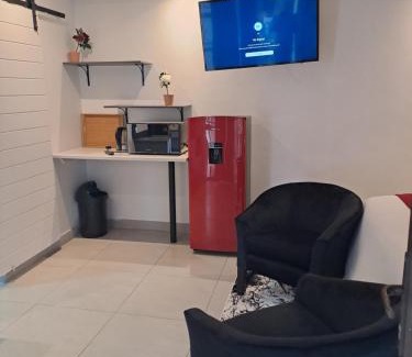 Randfontein House | Cozy Mint Guesthouse: Family-Friendly with Kitchen Access