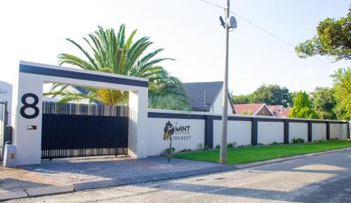 Randfontein House | Cozy Mint Guesthouse: Family-Friendly with Kitchen Access