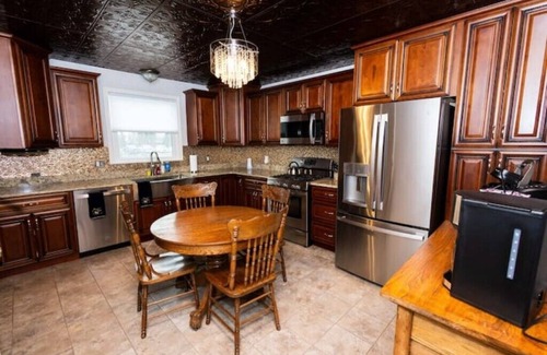 Roseville House | Convenient Getaway Near Lake St. Clair with Boat Parking