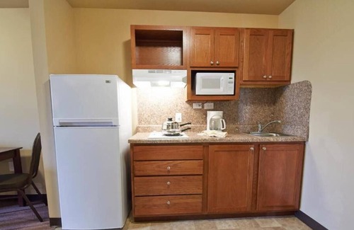 Pleasanton House | Minutes Away from Longhorn Museum! 4 Units w/ Full Kitchens & Free Parking!