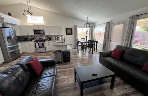 Peoria House | Convenient Stay Near Arrowhead and Westgate with Breakfast