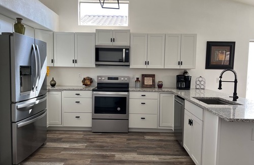 Peoria House | Convenient Stay Near Arrowhead and Westgate with Breakfast