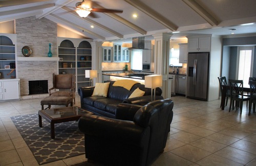 Bay Area House | Family-Friendly Home Steps from Beach with Pool Table